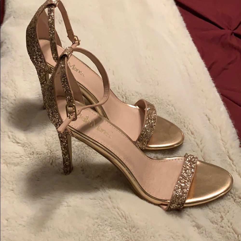 Gold heel